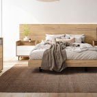 DORMITORIO CON MESILLAS DE PATAS